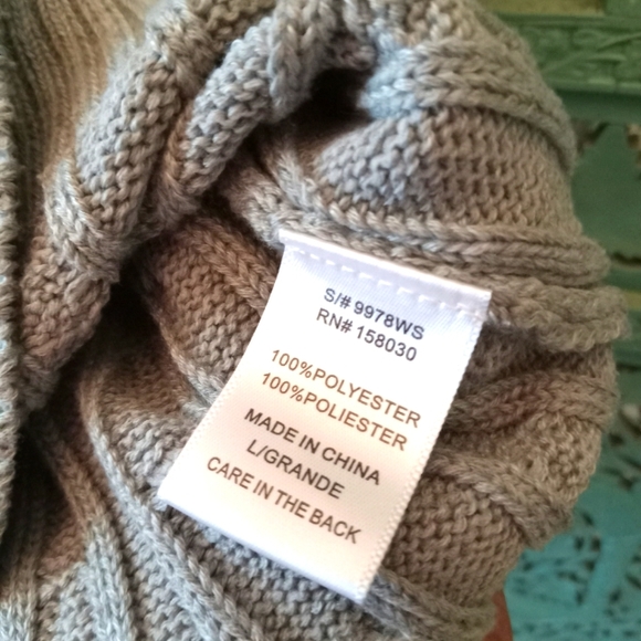 Love Tree | Cable Knit V neck Sleeveless Sweater | Grey | Large - Picture 4 of 8